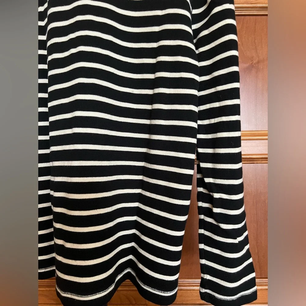 Banana Republic T-Shirt Men’s Long Sleeves Black and White Stripes Size L